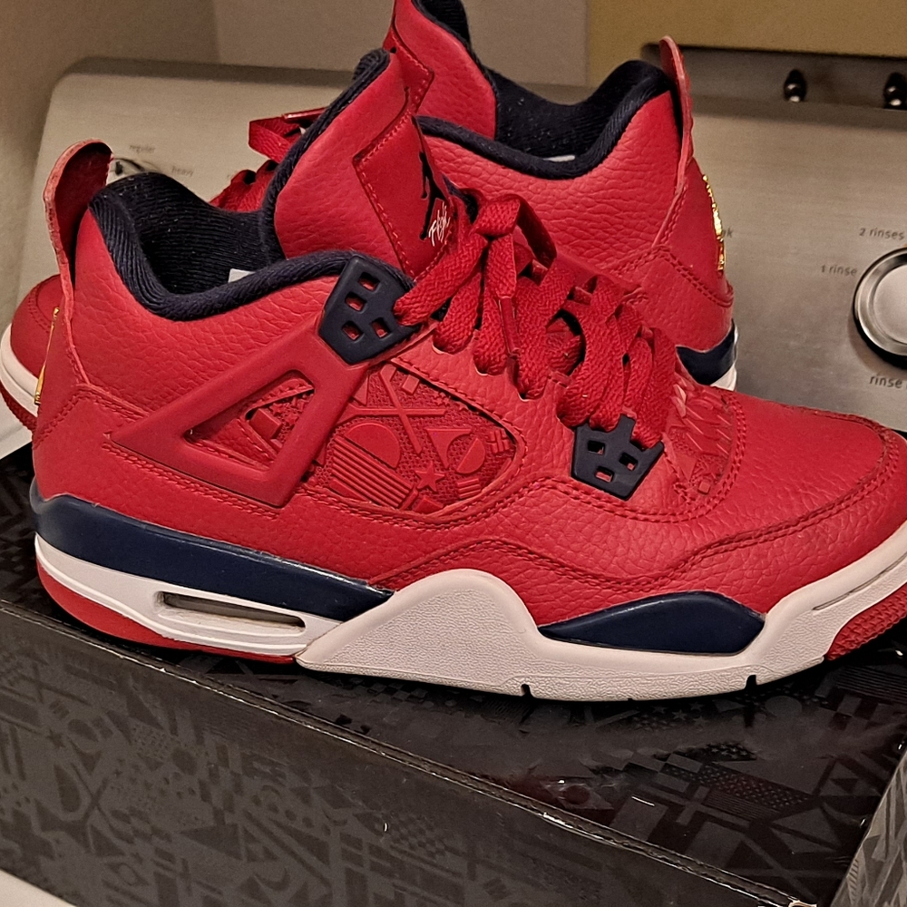 ***SOLD*** Nike Air Jordan 4 "Fiba"